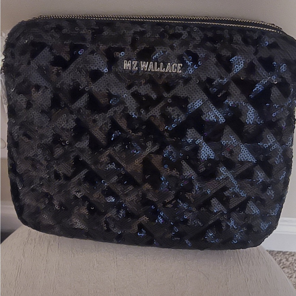 NEW 
MZ Wallace Black Quilted Sequin Madison Cross Body Bag New
With two straps